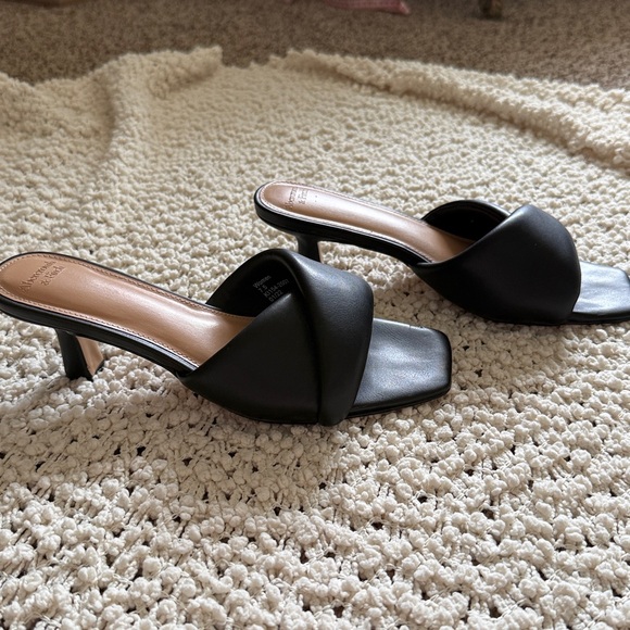 🖤 Abercrombie & Fitch Puffy Twist Heels 🖤 - Picture 4 of 7